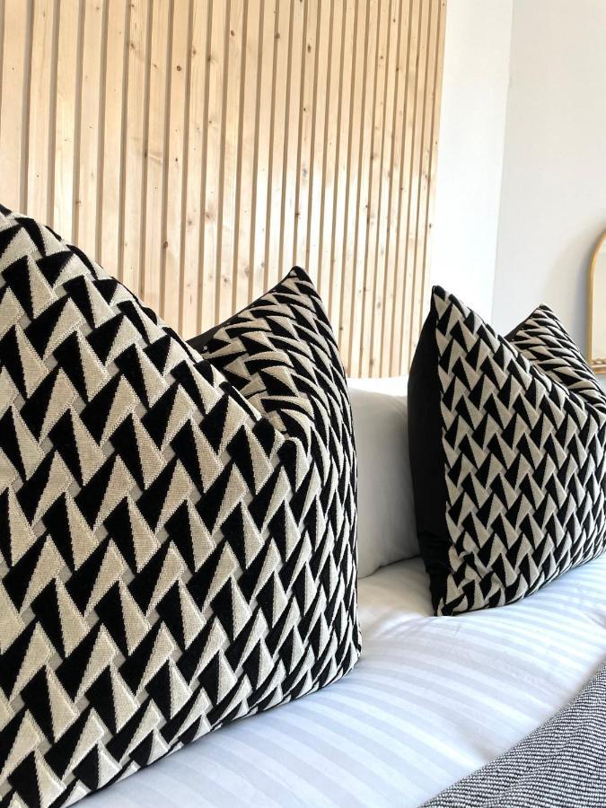 Stylish & Chic Central Apartment With Hot Tub Perth Buitenkant foto